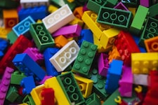 Nicht nur Kinder lieben Lego. Die großen Sets kosten teils mehrere hundert Euro – eine lukrative ...