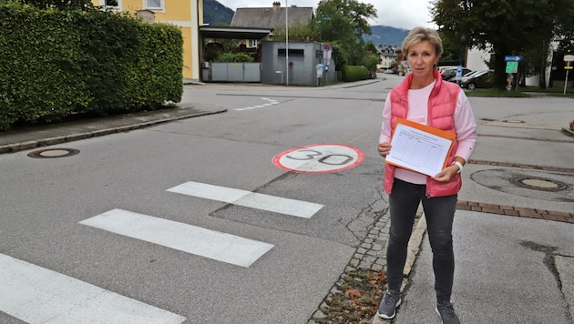 Susanne Riedel will mit ihrer Petition die verblassten Zebrastreifen im Zentrum und vor Schulen wieder instandsetzen. (Bild: Hörmandinger Reinhard)