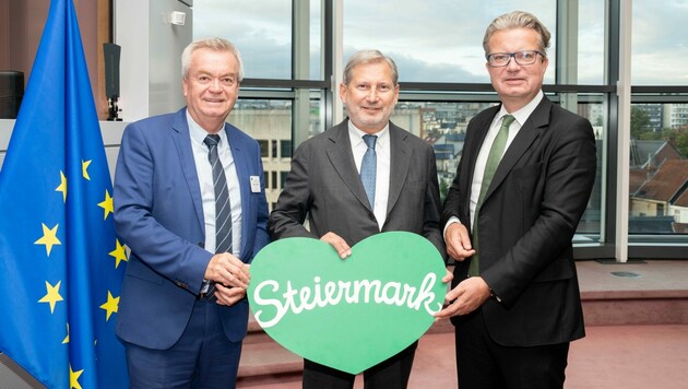 Anton Lang, Johannes Hahn und Christopher Drexler (v. li.) (Bild: Land Steiermark)