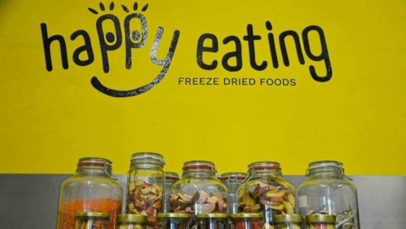 Unter der Marke „happy eating“ produziert er gefriergetrocknete Früchte. (Bild: Elisa Aschbacher)