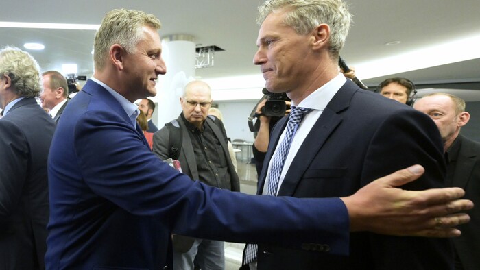Chefverhandler Reinhold Binder (PRO-GE) und der Obmann der Metalltechnischen Industrie in der ...