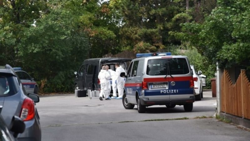 Tatort in Oberwaltersdorf: Die 57-Jährige wurde von ihrem Ehemann im Haus kaltblütig erschlagen. (Bild: Monatsrevue/Lenger Thomas)