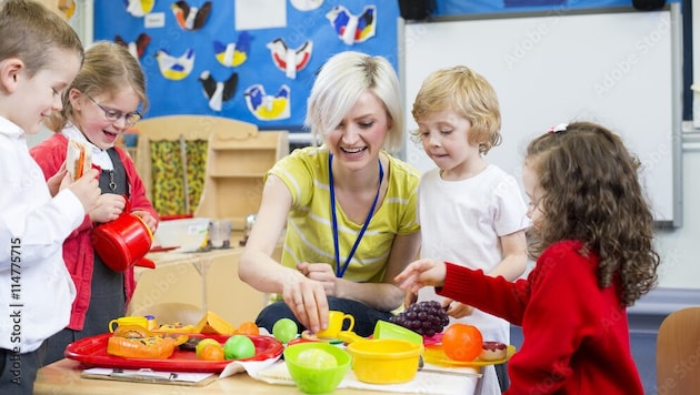 Childcare is being expanded in Lower Austria. This is a financial feat of strength for towns and municipalities, which sometimes leads to disputes. (Bild: stock.adobe.com)