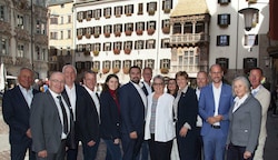 Für Innsbruck und ÖVP sind wieder eine Einheit und marschieren als „Bündnis der Mitte“ in die Gemeinderatswahl. Auch die Liste des Seniorenbundes wird sich dieser Fusion anschließen. (Bild: Tiroler VP)
