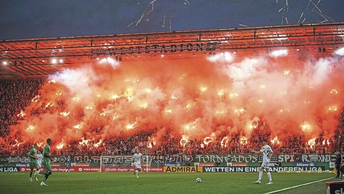 Pyrotechnik ist in Stadien grundsätzlich illegal.