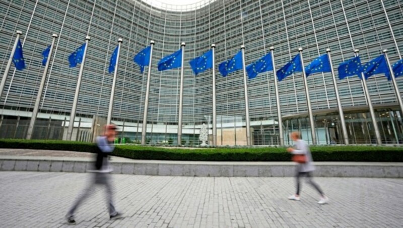 In Brüssel wird ein großer Geldkuchen verteilt (Bild: AP)