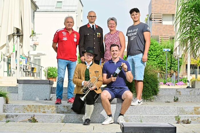Bei Festen unterstützt sich die gesamte Gemeinde tatkräftig.