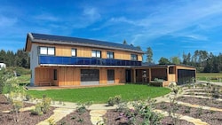 So ein Sonnenhaus bezieht 90 Prozent der Energie von der Sonne. (Bild: HSH Energieconsulting)