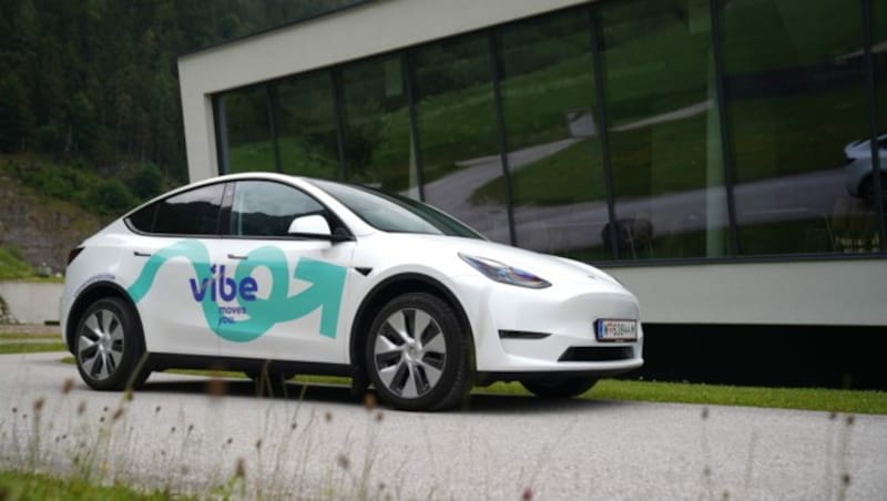 Im Vergleich zu Leasing oder Kauf kommt das E-Auto Abo von vibe mit einer ganzen Palette an Vorteilen. Sie bekommen Ihr Tesla Model Y ganz ohne Anzahlung, dafür mit maximaler Flexibilität, die sich Ihrem Budget und Lifestyle anpasst und vollem Rund-Um-Service zum monatlichen Fixpreis. (Bild: vibe moves you)