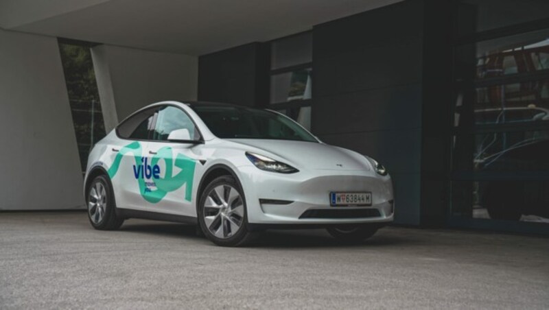 Das Model Y ist vollelektrisch, weshalb Sie nie wieder eine Tankstelle aufsuchen müssen. Falls Sie zu Hause nachts laden, ist die Batterie voll aufgeladen, wenn Sie morgens aufwachen. (Bild: vibe moves you)