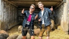 Matty Valentino (li.) und Felix Muhr starten mit der Single „Saubauer“ voll durch. Künftig wollen die zwei Partymusiker bei ihren Auftritten öfters gemeinsame Sache machen. (Bild: ADLA Media)