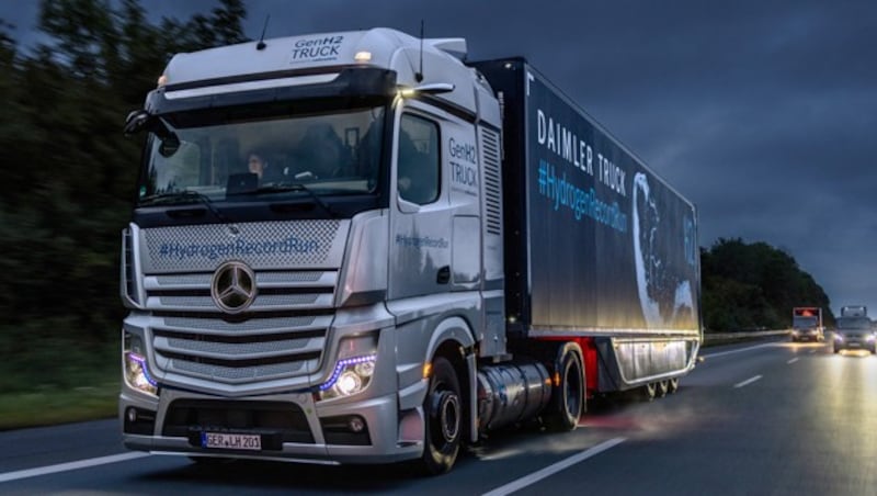 Über Nacht ans 1047-km-Ziel: der GenH2-Wasserstoff-Truck (Bild: Daimler Truck)