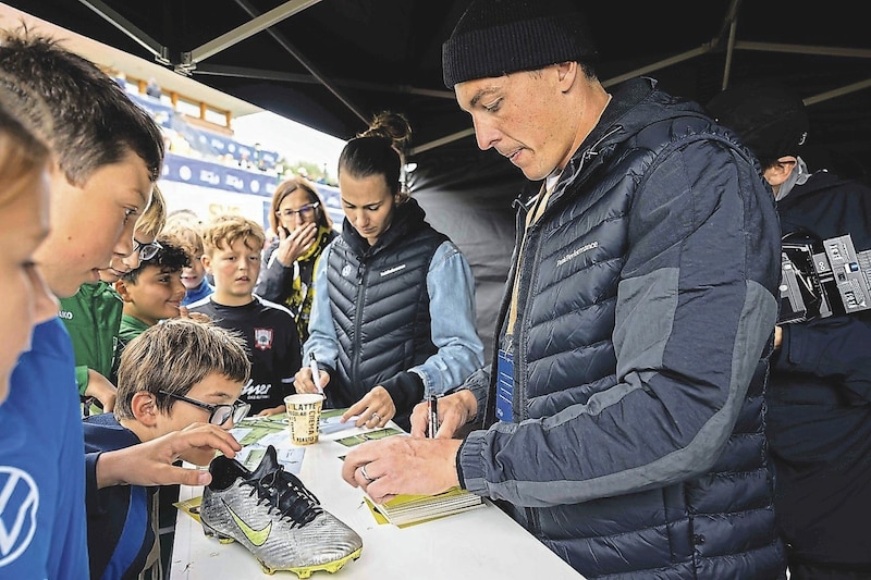 Bei den VW Junior Masters gab’s Autogramme für den Nachwuchs. (Bild: Volkswagen Junior Masters)