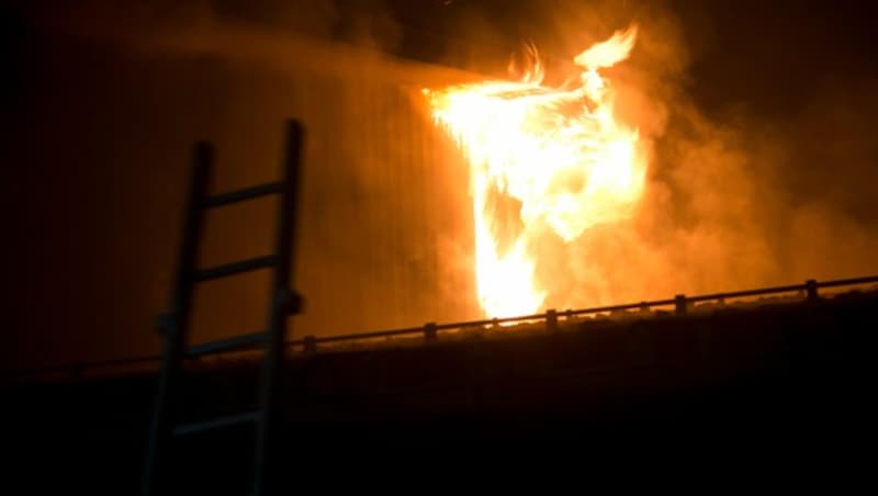 Das Feuer brach kurz vor 1 Uhr aus. (Bild: Mathis Fotografie)