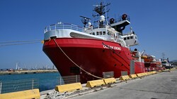 SOS Mediterranee, Betreiberorganisation des Flüchtlingsschiffs „Ocean Viking“, hat den Alternativen Nobelpreis erhalten. (Bild: AFP)