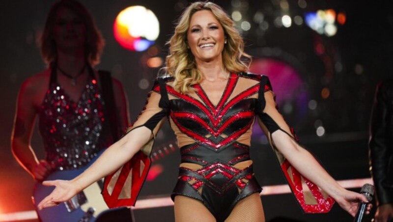 Helene Fischer rappt mit Shirin David  (Bild: APA/EVA MANHART)