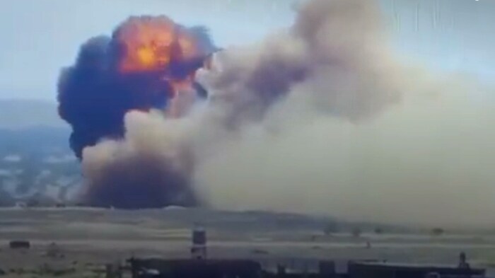 Nachdem die Maschine über die Landebahn geschossen war, gab es ein Flammeninferno auf dem ...