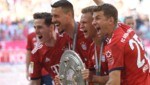 Sebastian Rudy (ganz links - hier bei der Bayern-Meisterfeier 2018) beendet seine aktive Profi-Karriere. (Bild: APA/AFP/Christof STACHE)