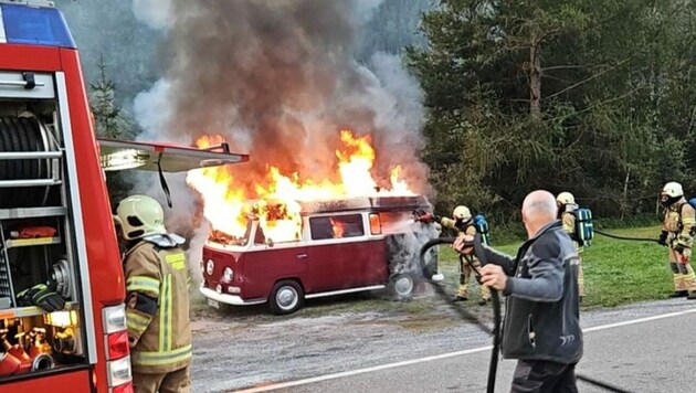 Erst die Feuerwehr konnte den Brand löschen. (Bild: zoom.tirol)