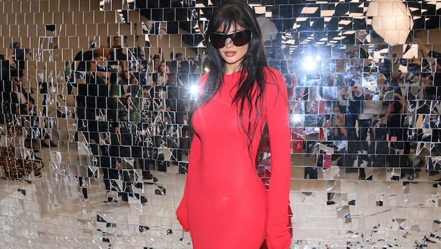 Ein Look, der es in sich hatte: Kylie Jenner zog in Paris alle Blicke auf sich. (Bild: www.viennareport.at)