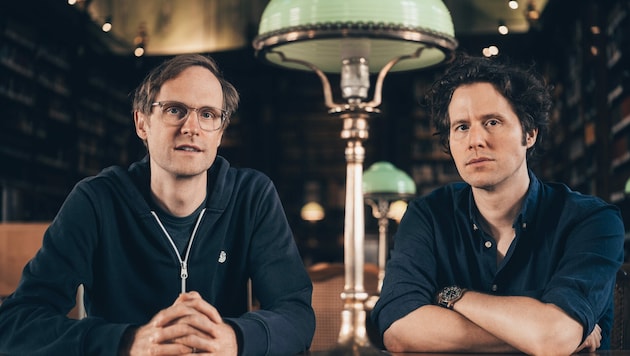 Die beiden Podcaster Daniel Meßner und Richard Hemmer präsentieren ihr erstes Buch.