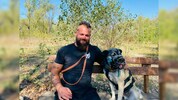 Mit viel Geduld und Arbeit konnte der Mischling dank Trainer Georg Resch wieder Vertrauen zu ...
