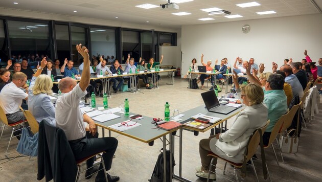 Ein einstimmiger Beschluss: Alle wollen ein neues Hallenbad