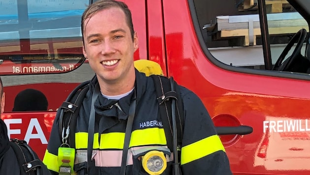 Feuerwehrmann Nico Haberl hat 15 Jahre Erfahrung bei einer Freiwilligen Feuerwehr. (Bild: Privat)
