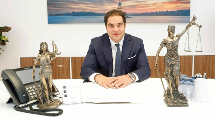 Rechtsanwalt Sascha Flatz vertritt den Politiker.