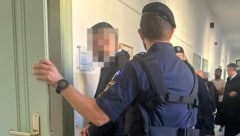 Der 35-Jährige musste sich am Landesgericht St. Pölten wegen versuchten Mordes an seinem Schwiegervater verantworten. (Bild: Weichhart, Krone KREATIV)