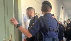 Der 35-Jährige musste sich am Landesgericht St. Pölten wegen versuchten Mordes an seinem Schwiegervater verantworten. (Bild: Weichhart, Krone KREATIV)