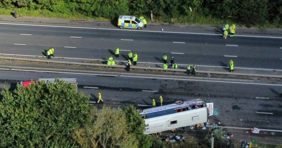 Kinder verletzt Zwei Tote bei SchulbusUnfall nahe Liverpool krone.at