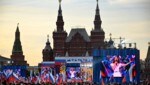 Auf dem Roten Platz in Moskau steigt derzeit eine Feier angesichts der Einverleibung der ukrainischen Regionen Luhansk, Donezk, Cherson und Saporischschja vor einem Jahr. (Bild: APA/AFP/Alexander NEMENOV)