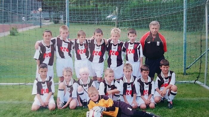 Mateo Kovacic (hinten, links) und Nicolas Wimmer (daneben) als Kumpel und Teamkollegen ...
