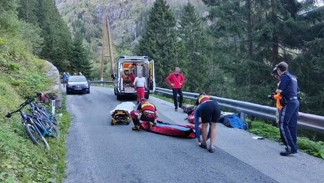 Die Rettungskräfte mussten den Verletzten in die Klinik einliefern. (Bild: Zoom.Tirol, Krone KREATIV)