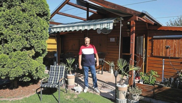 Pensionist Peter M. (62) hat sich sein zweites Zuhause selbst gebaut und ist sehr stolz darauf. (Bild: Zwefo)