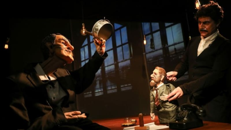 Thomas Edison (li.) und Puppenspieler Markus-Peter Gössler (Bild: © barbara palffy)
