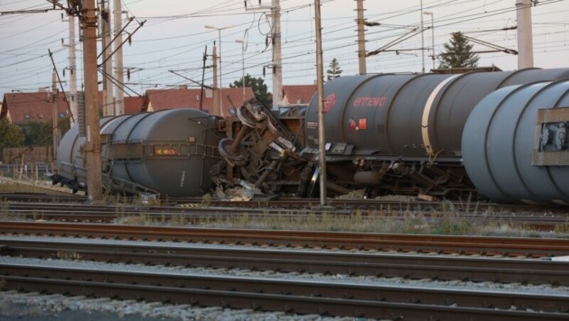Vier Waggons eines Güterzuges entgleisten zwischen Verschiebebahnhof und Hauptbahnhof in Wels. (Bild: Lauber/laumat.at Matthias)