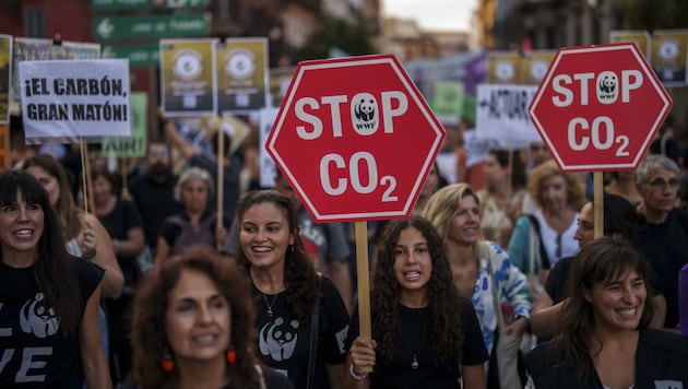 CO2-Ausstoß kann man stoppen oder speichern. Beides hilft beim Klimaschutz. (Bild: Manu Fernandez)