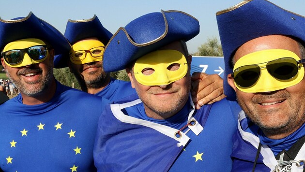 Verkleidete Fans gehören zum Ryder Cup wie das Salz in die Suppe. (Bild: GEPA pictures)