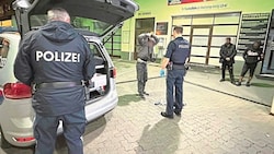 Mönchhof: „Asyl, Asyl“ waren die ersten Worte von sechs Flüchtlingen, die zu später Stunde im Ortsgebiet aufgefallen sind. (Bild: Christian Schulter)