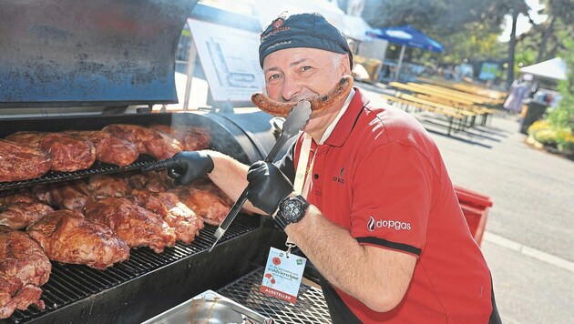 Grillweltmeister Adi Matzek hat für Sie einige Tipps für das richtige Grillvergnügen an den letzten warmen Tagen parat. (Bild: Tomschi Peter)