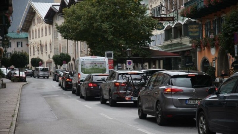 Der Verkehr in Golling war Freitag am schlimmsten. Es staute von 9 bis 21 Uhr. (Bild: Tröster Andreas)