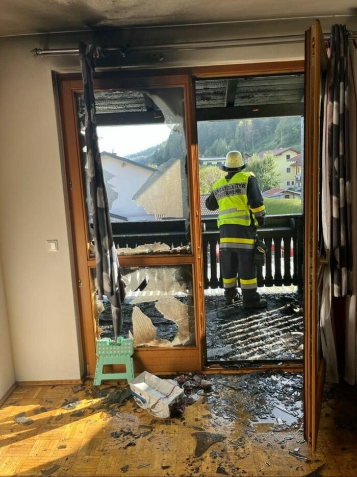 Auf diesem Balkon war das Feuer ausgebrochen.