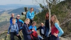 Bei gemeinsamen Wanderungen geht es für die Mitglieder des Vereins Laufclub Raiffeisen Ybbs hoch hinaus. Dabei stehen vor allem die Bewegung und auch der Spaß im Mittelpunkt (Bild: Laufclub Ybbs)