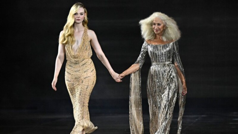 Gemeinsam mit Elle Fanning schritt die Oscarpreisträgerin über den Catwalk. (Bild: APA/AFP/JULIEN DE ROSA)