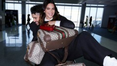 Kendall Jenner macht ihre Liebe mit Bad Bunny offiziell und posiert mit dem Rapper für Gucci. (Bild: Gucci/Anthony Seklaoui)