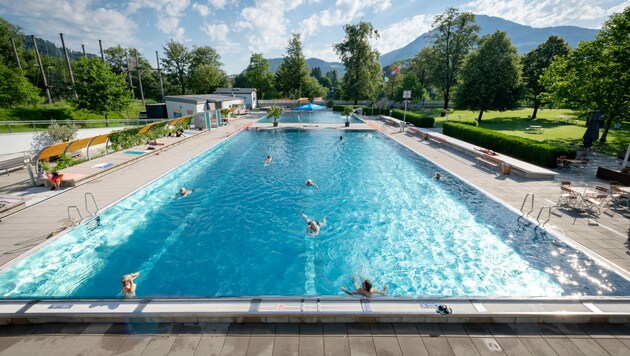 Noch ein letztes Mal schwimmen im Freibad bevor die Saison endgültig endet (Bild: Stadt Salzburg)