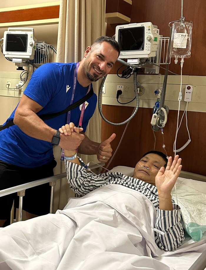 Ali Zankawi besuchte den Verletzten im Krankenhaus.