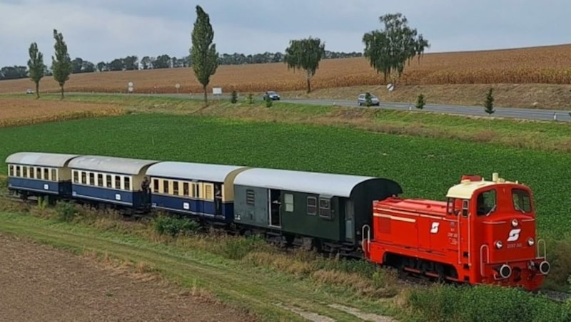 Statt mit dem Auto ging‘s entschleunigt auf den Schienen zum Wochenendauflug nach Prinzendorf. (Bild: Verein Neue Landesbahn)